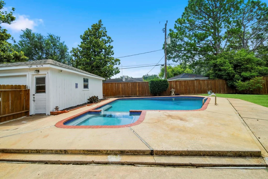 Photo of 2110 Oceanview Drive