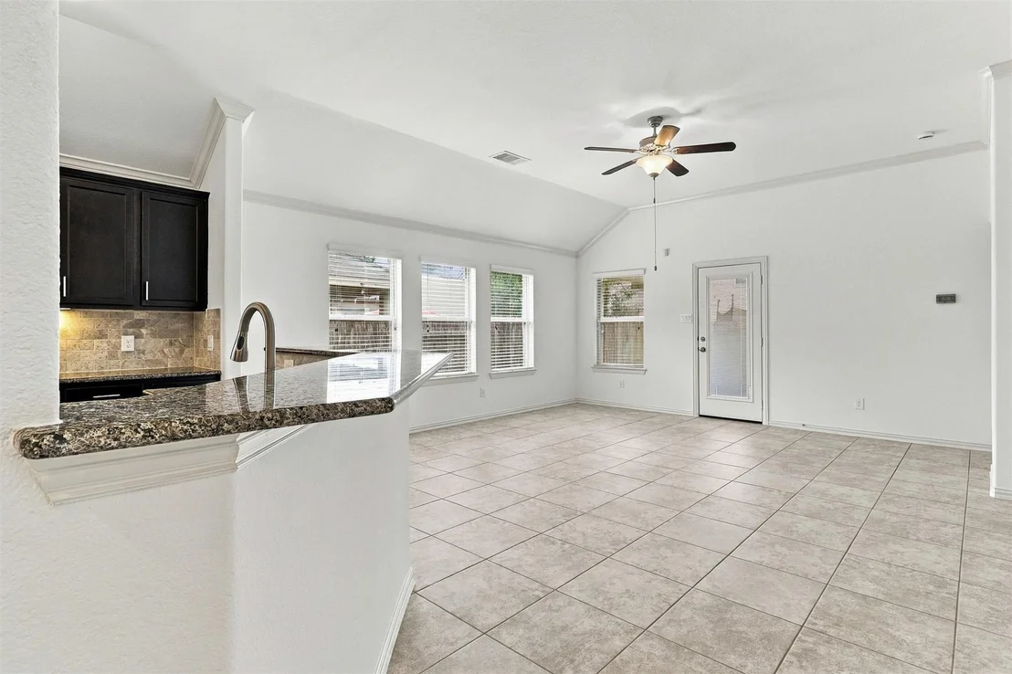 Photo of 637 Maple Point Drive E