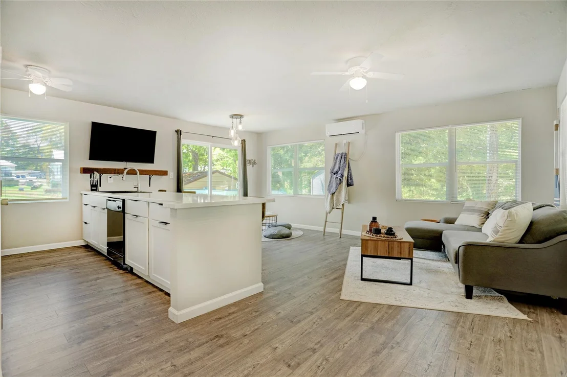 Photo of 261 Commodore Drive
