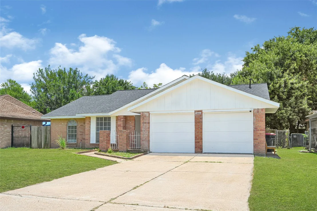 Photo of 1123 Fallbrook Drive