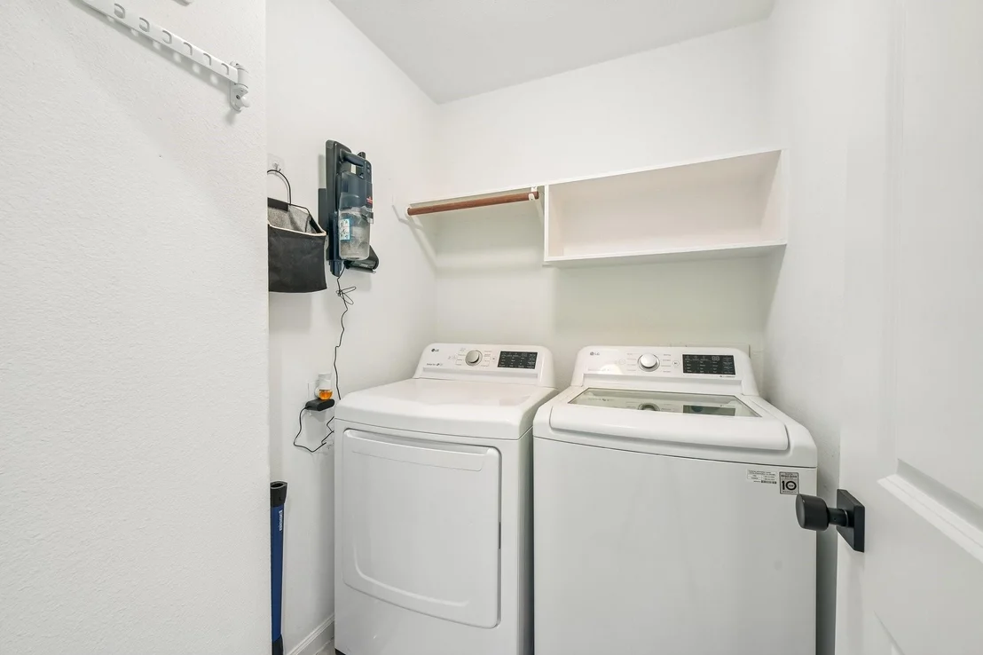 Photo of Unit B at 4912 Eigel Street