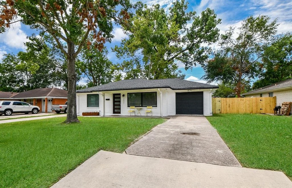 Photo of 9427 Springmont Drive