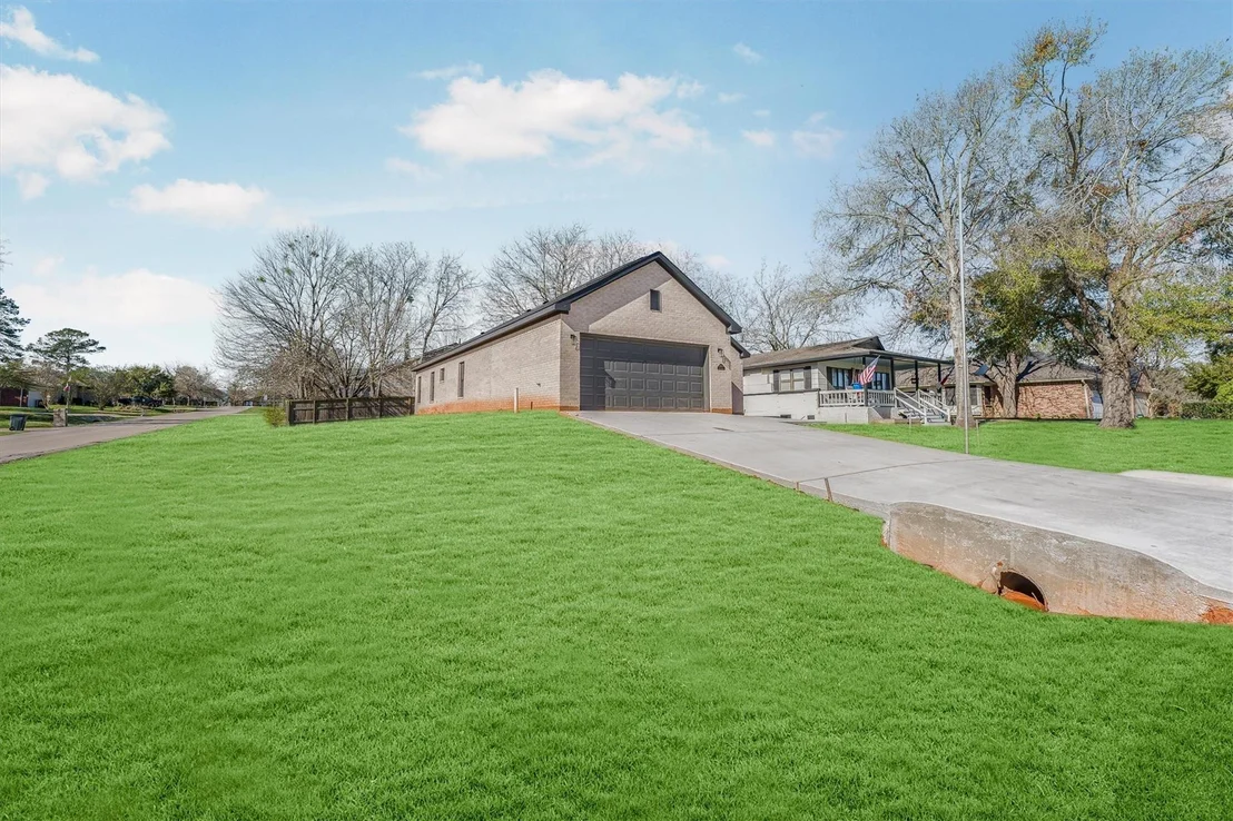 Photo of 10703 Hillside Drive