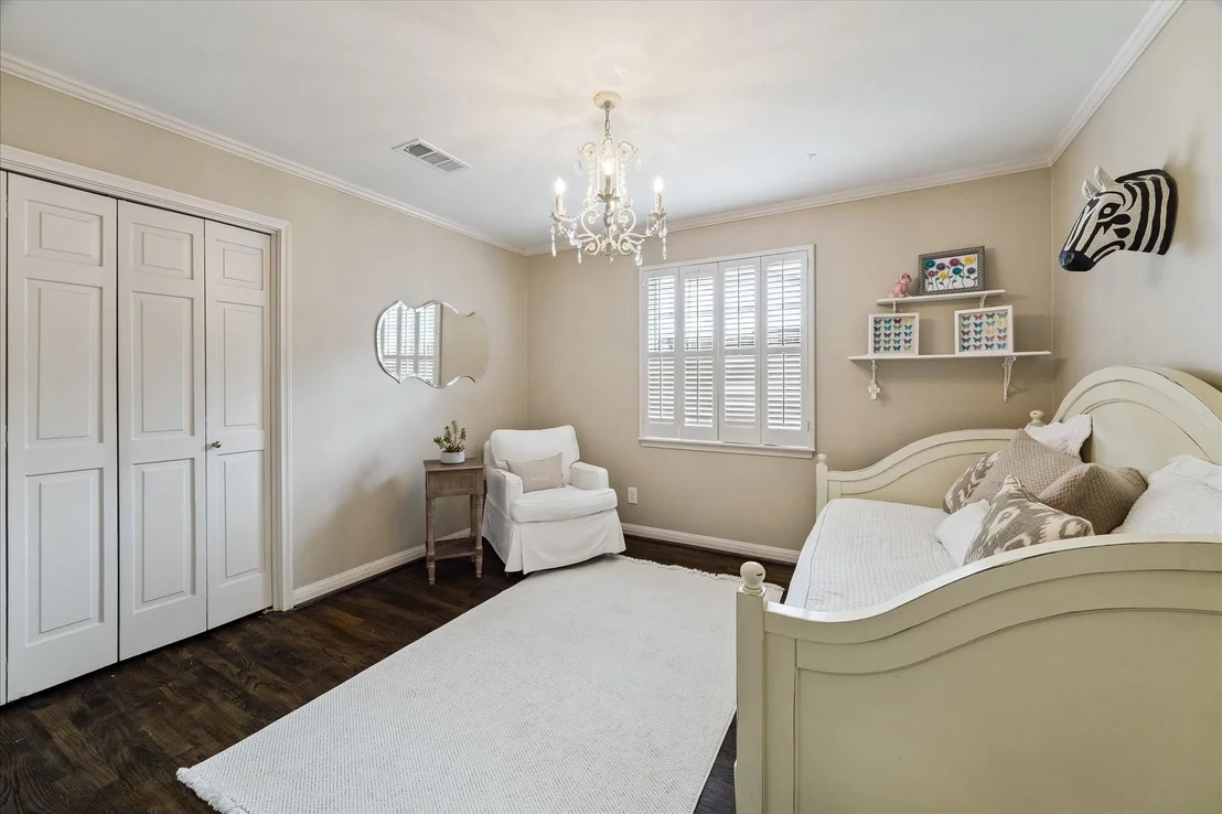 Photo of 6143 Chevy Chase Drive