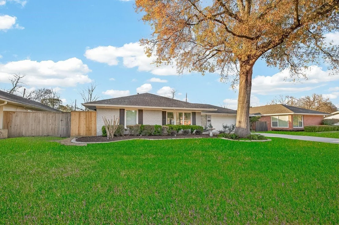 Photo of 4862 Creekbend Drive