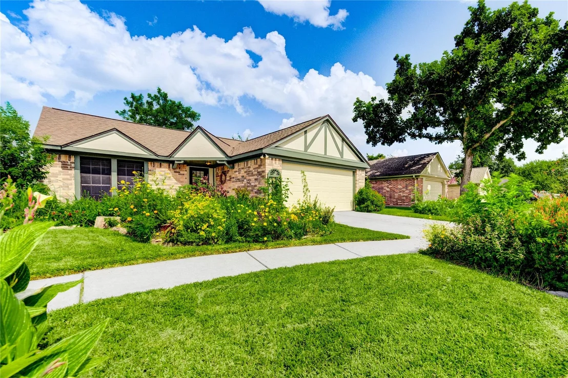 Photo of 19407 Glenway Falls Drive