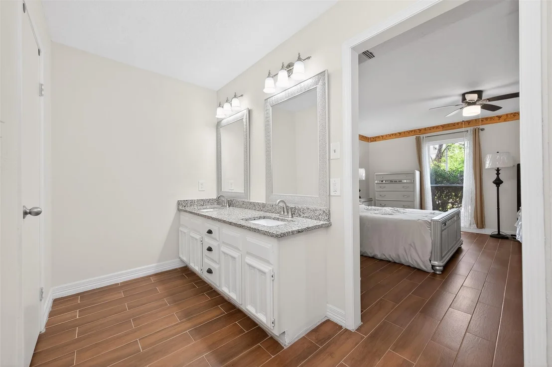 Photo of 5722 Arncliffe Drive
