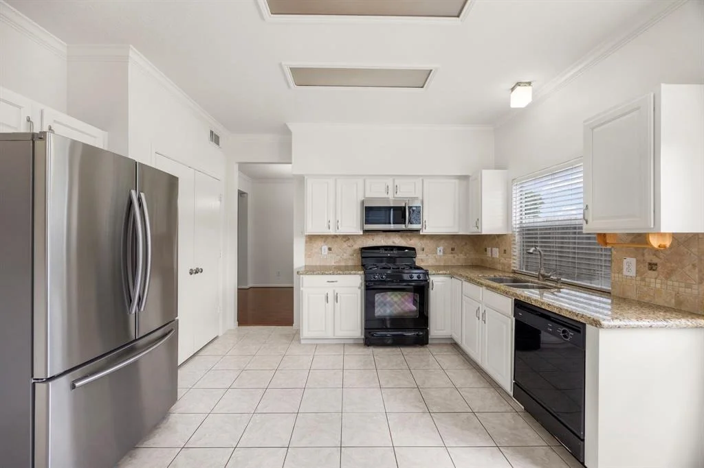 Photo of 9818 Goldenglade Drive