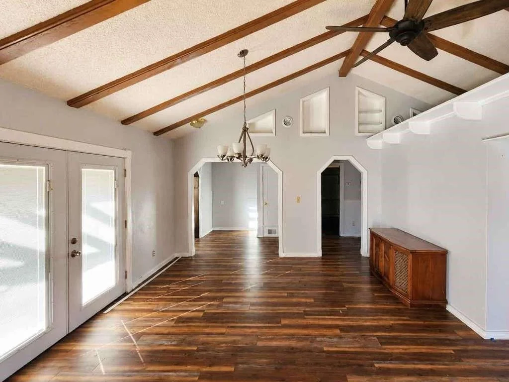 Photo of 108 W 9th Street