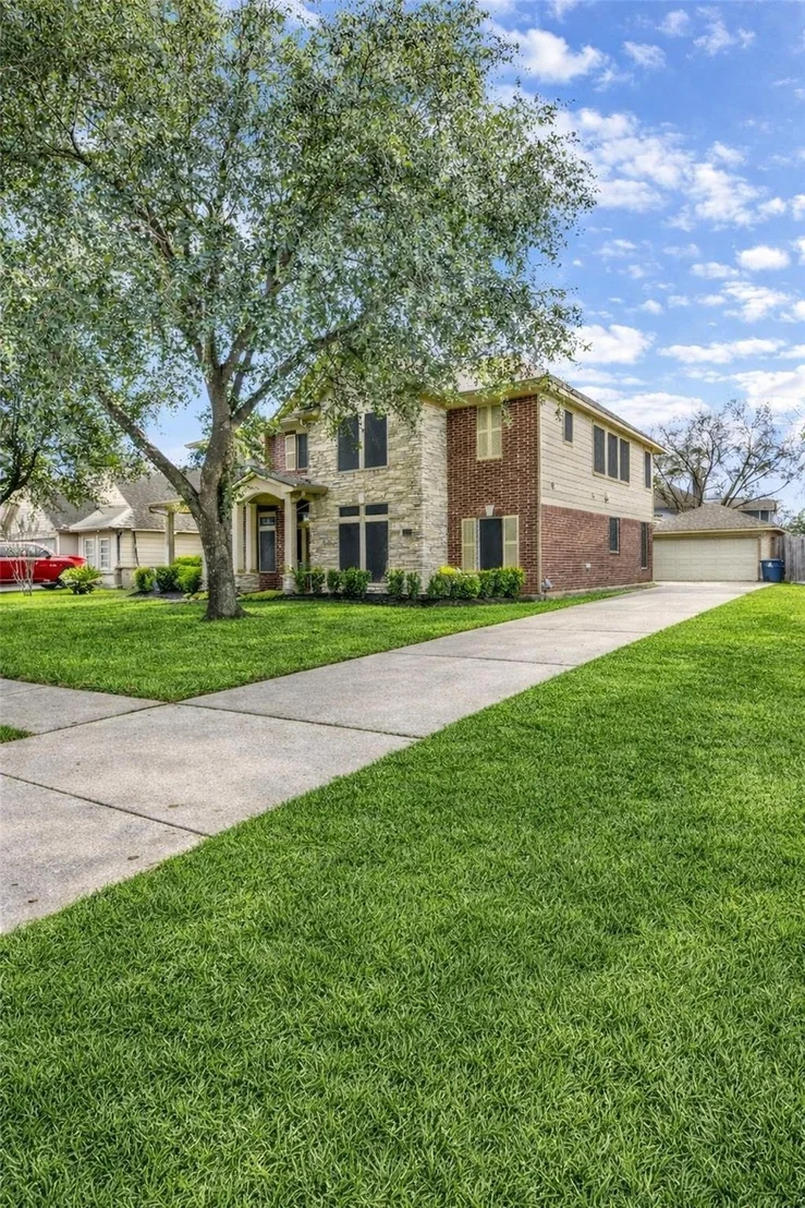 Photo of 19303 Valiant Woods Drive