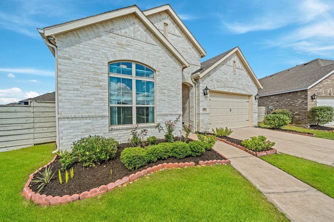 Photo of 2221 Forest Trace Lane