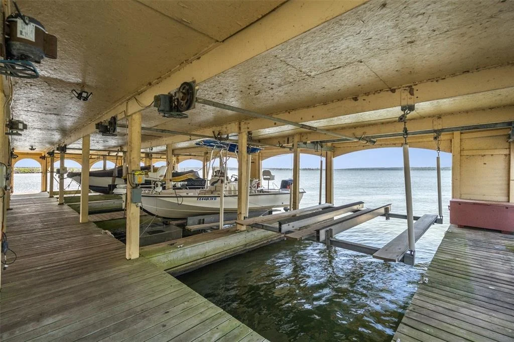 Photo of 14832 Oak Shores Drive