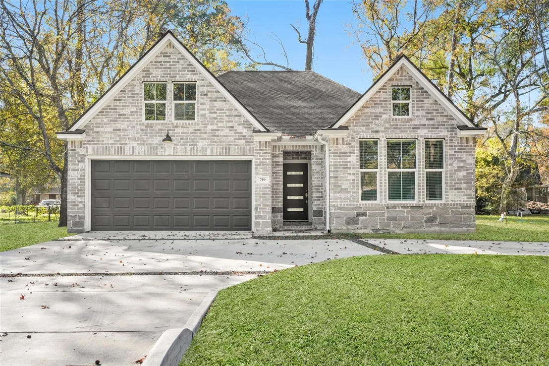 Photo of 719 Moose Drive