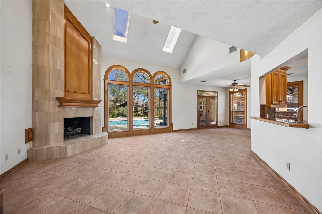 Photo of 1835 Raintree Circle