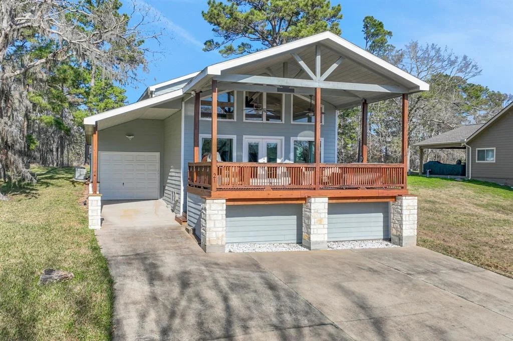 Photo of 221 Harbour Row Drive