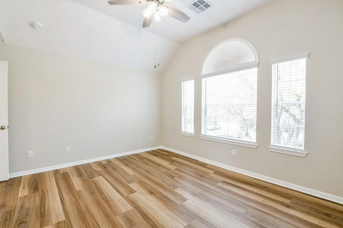 Photo of 815 Robins Way