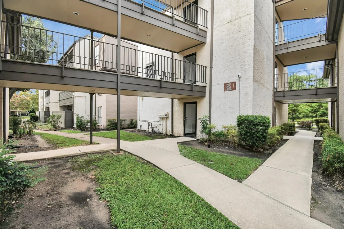 Photo of Unit 21 at 3065 Walnut Bend Lane