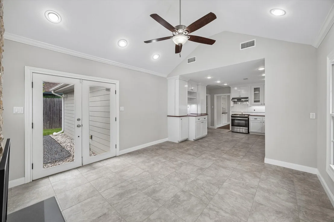 Photo of 2108 White Oak Drive
