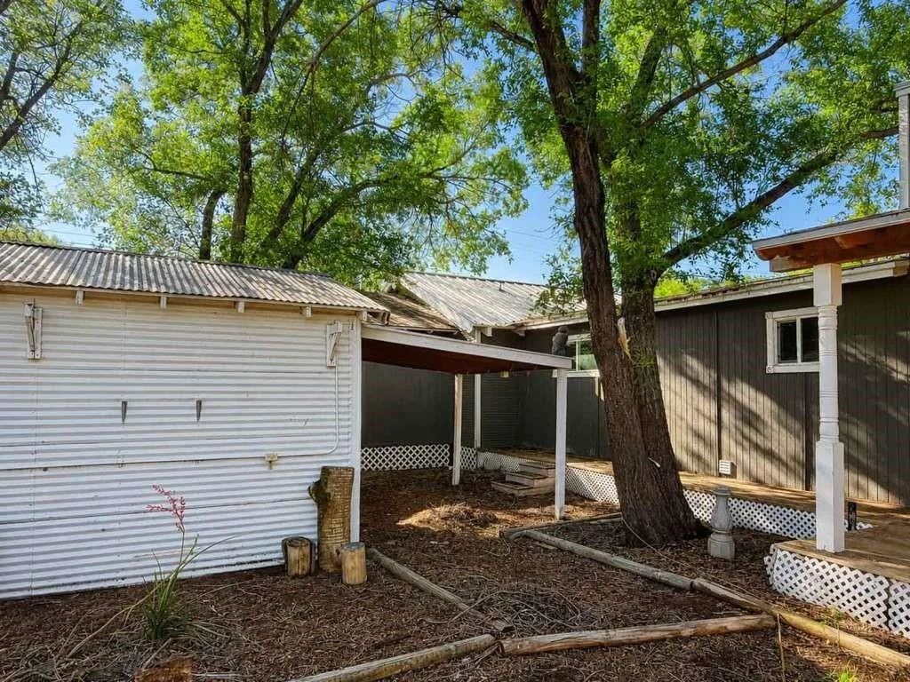 Photo of 108 W 9th Street