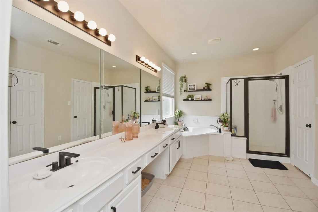 Photo of 5615 Edgewood Place Drive