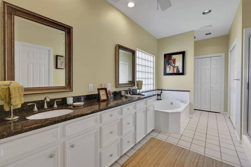 Photo of 251 Lake Oaks Boulevard