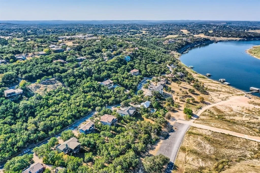 Photo of 6101 Lakeshore Drive