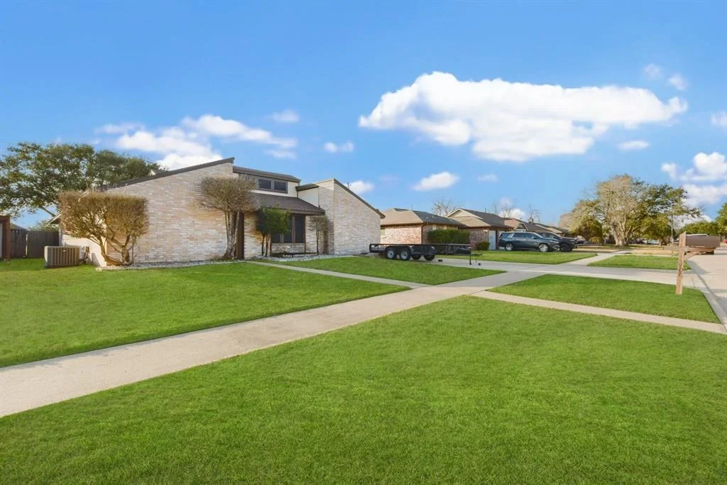 Photo of 405 Valley Brook Drive