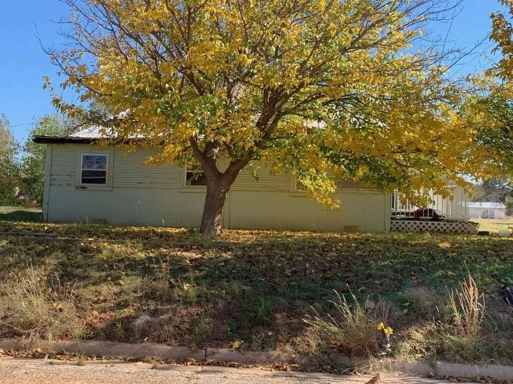 Photo of 323 W 6th Street