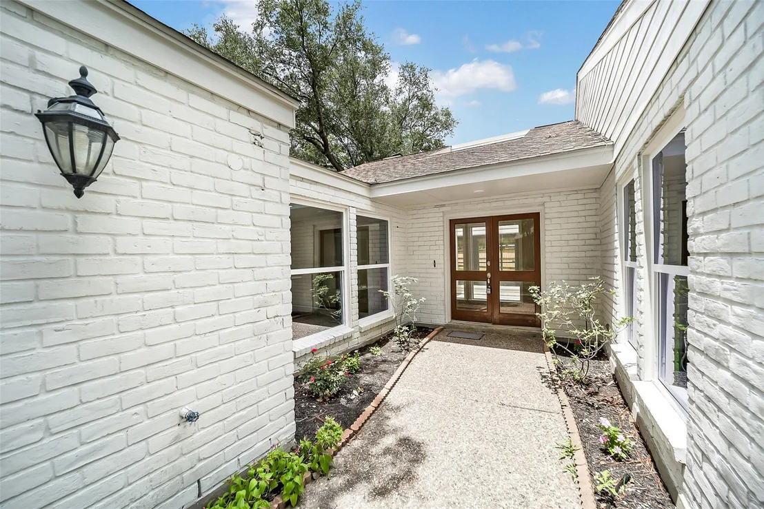 Photo of 2303 Willow Lake Drive