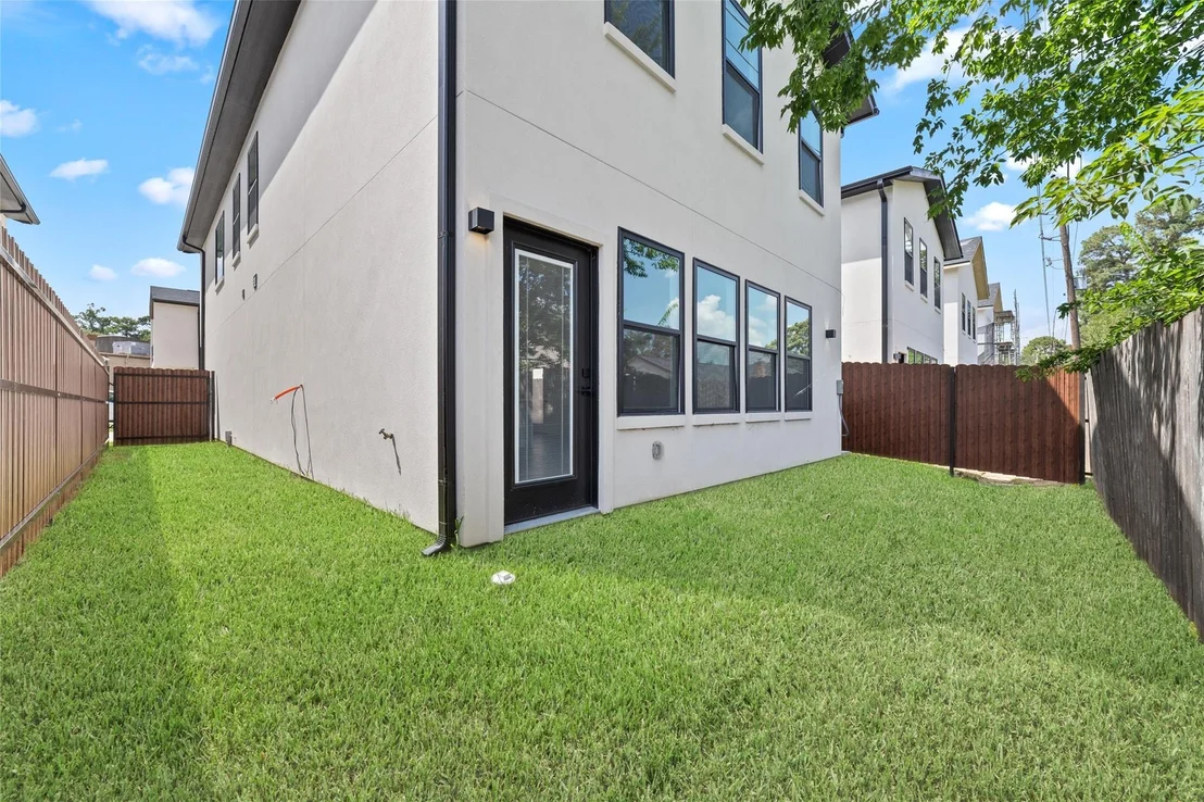 Photo of Unit 7 at 1811 N Spring Dr