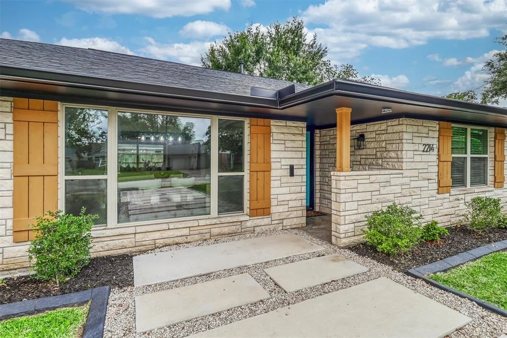 Photo of 2214 Lazybrook Drive