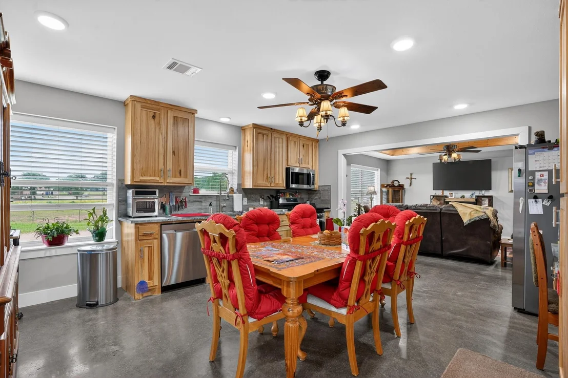 Photo of 7821 County Road 460