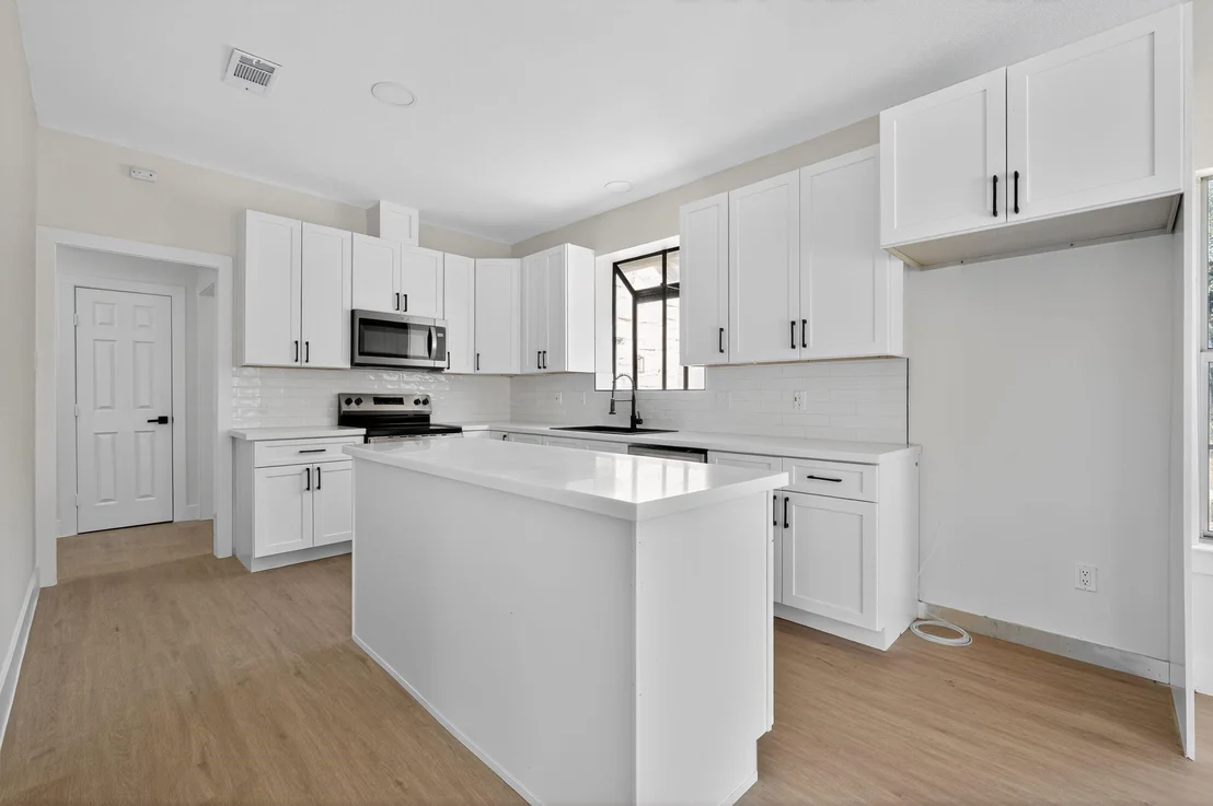 Photo of 300 Fawn Lane