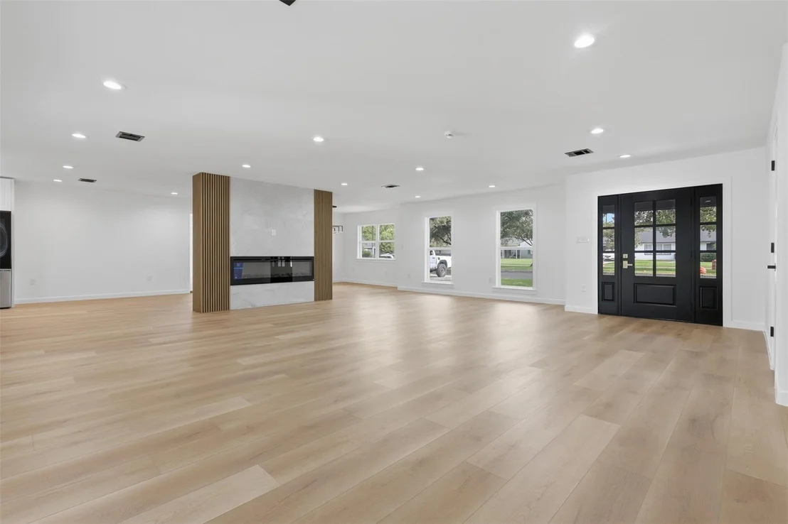 Photo of 4829 Willowbend Boulevard