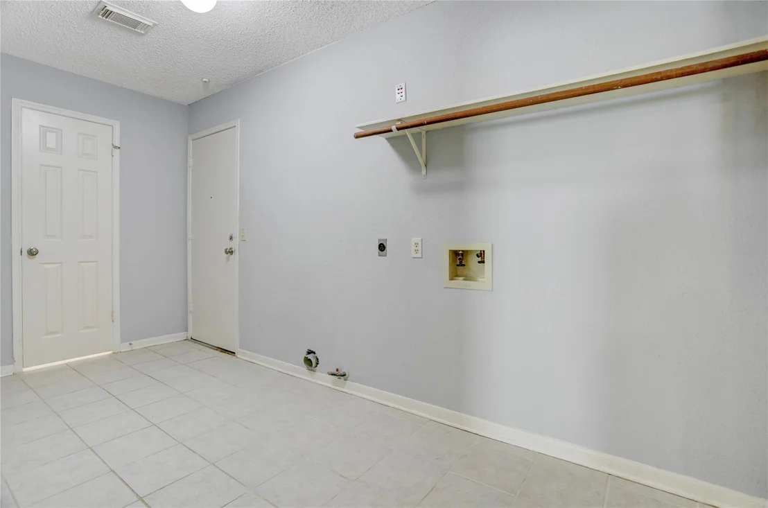 Photo of 307 E Sutton Square