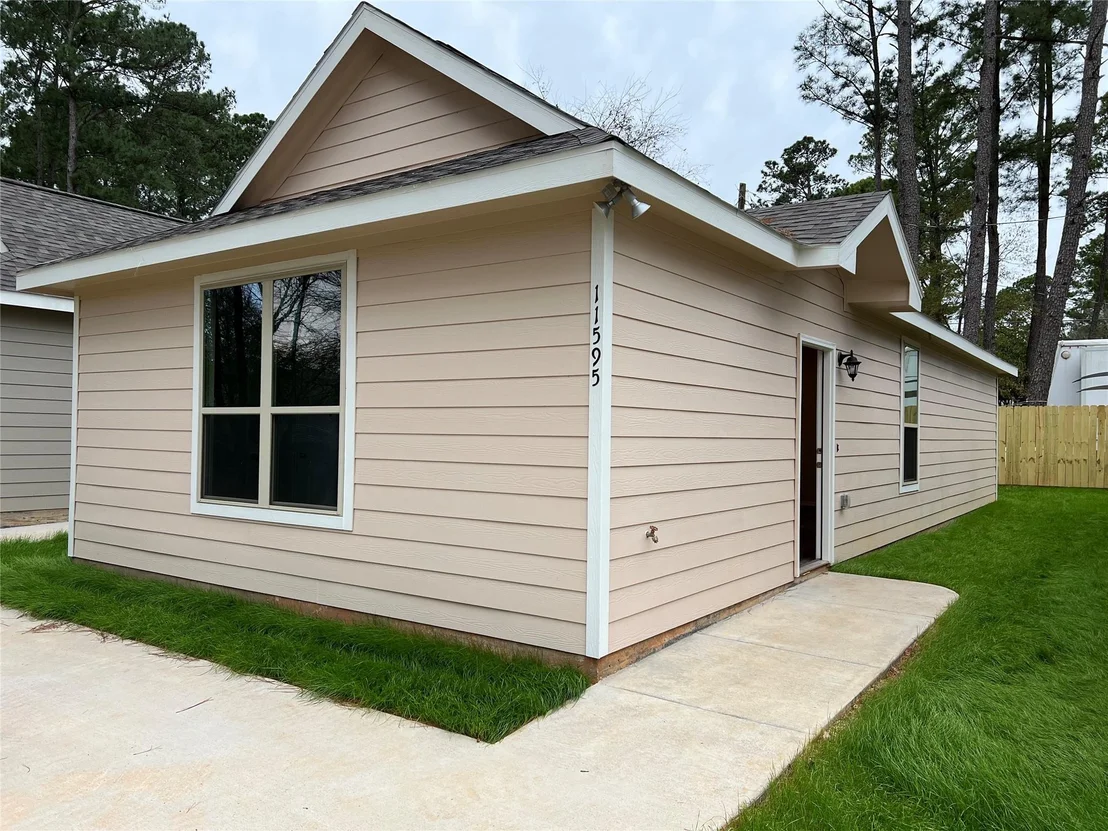 Photo of 11595 Persimmon Street