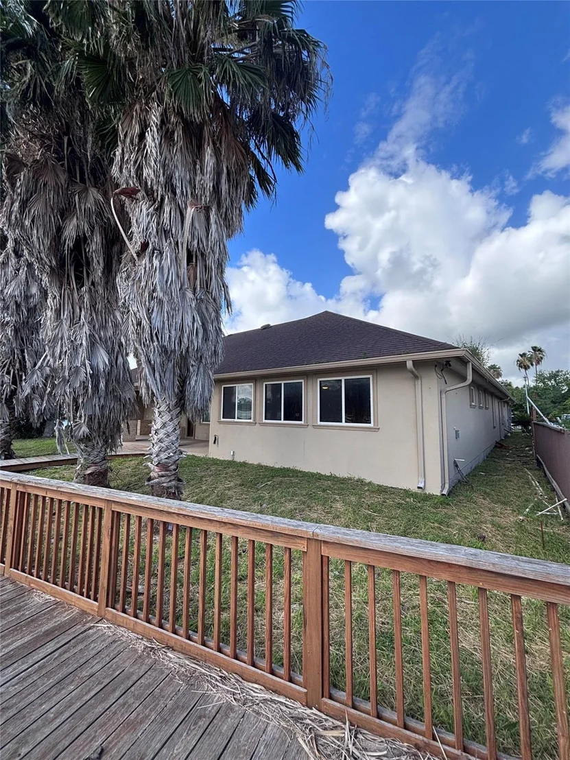 Photo of 1001 Harbor Lane