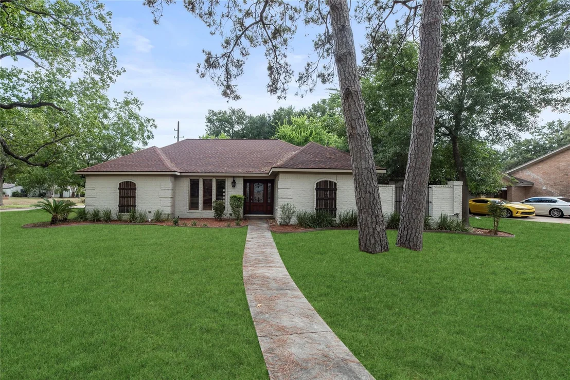 Photo of 5903 Echo Lake Lane
