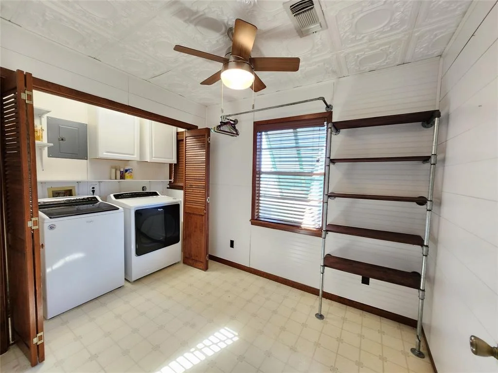 Photo of 2365 W Bayshore Drive