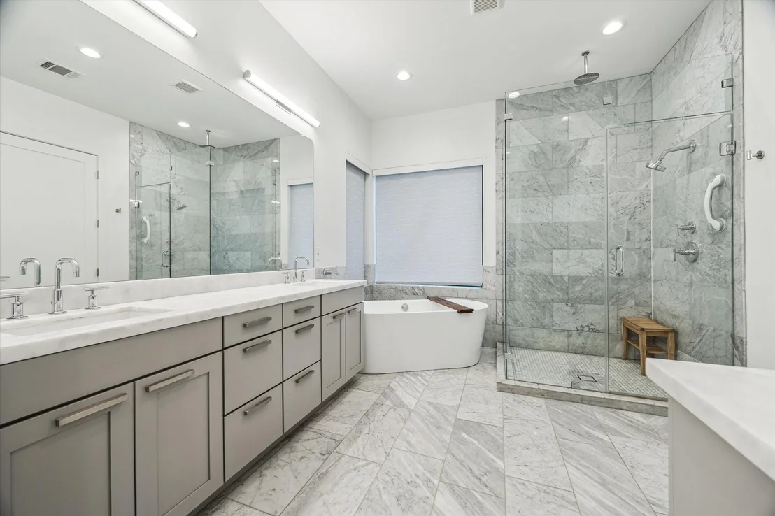 Photo of 1010 Waltway Drive