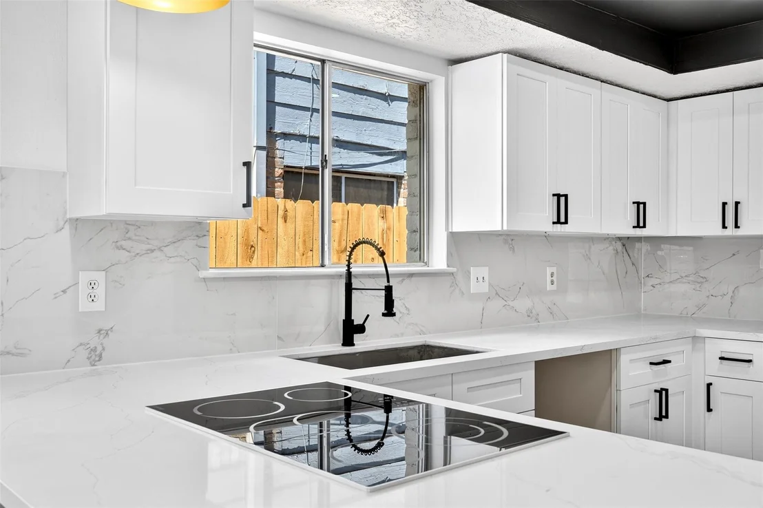 Photo of 8515 Rivercross Road