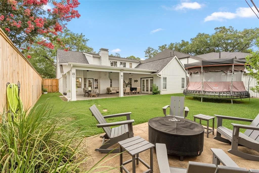 Photo of 854 W Forest Drive