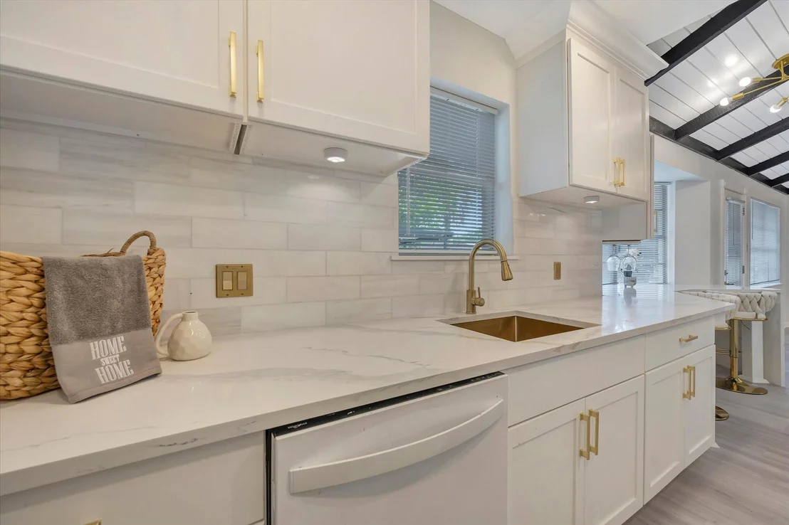 Photo of 910 Beachcomber Lane