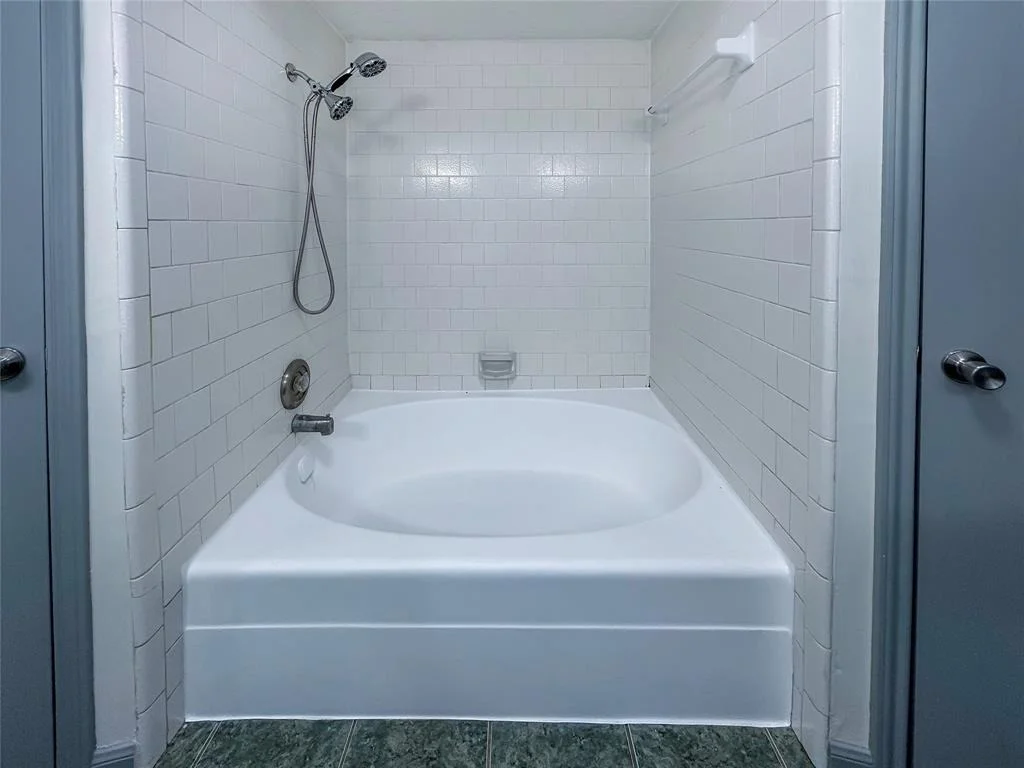 Photo of 129 White Oak Drive