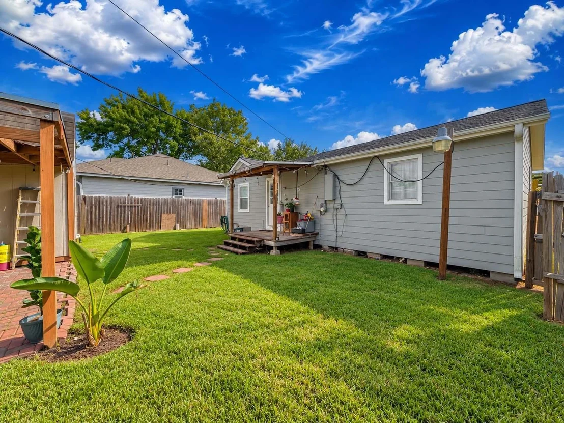 Photo of 828 Robinson Road