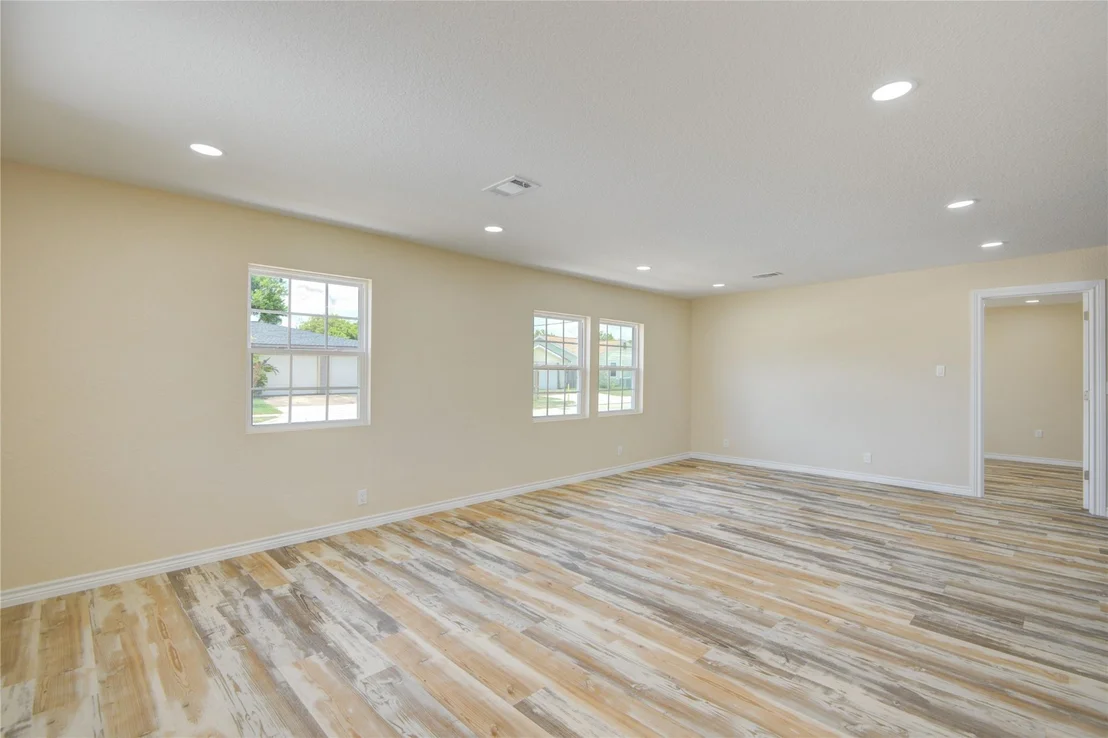 Photo of 826 W 12th Street