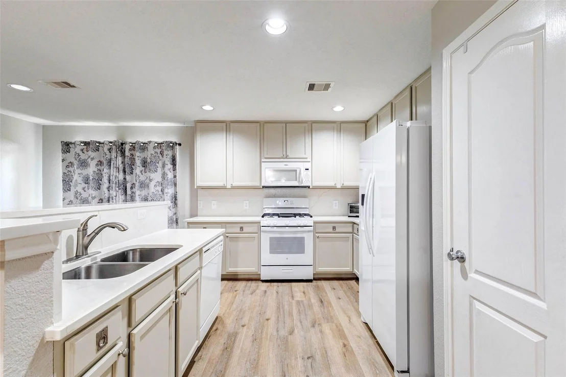 Photo of 15214 Thistle Rock Lane