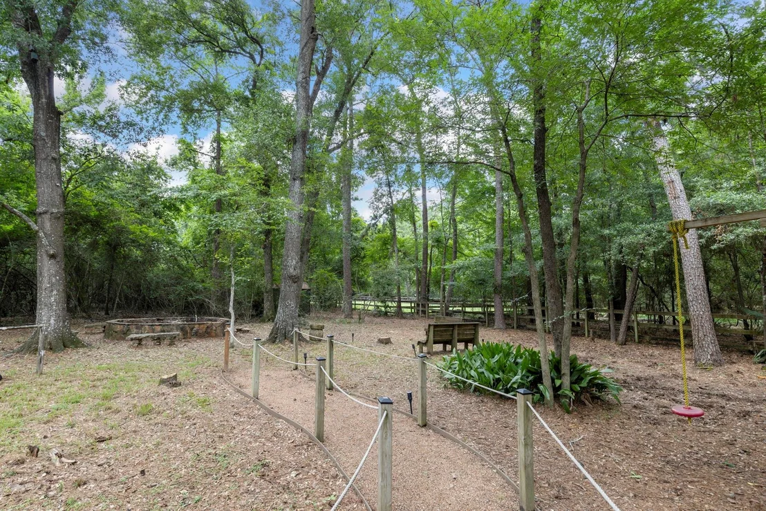 Photo of 10810 Lake Windcrest