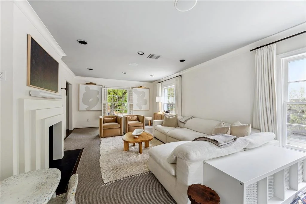 Photo of 2911 Sunset Boulevard
