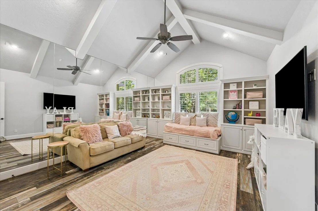 Photo of 28203 Meadow Forest